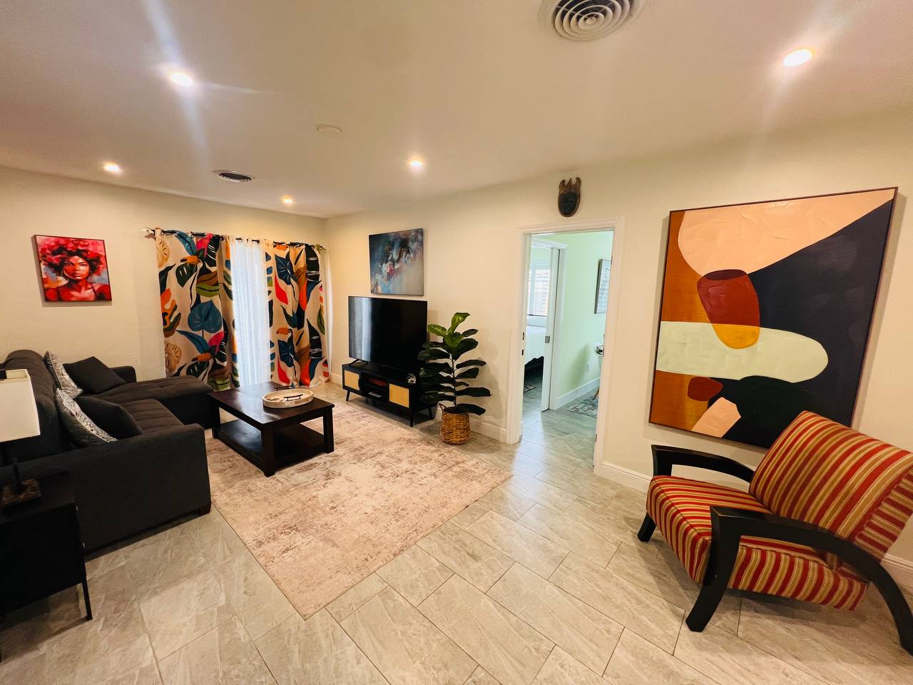 CHARMING 2-BEDROOM SINGLE-FAMILY HOME WITH 2 BATHS Image