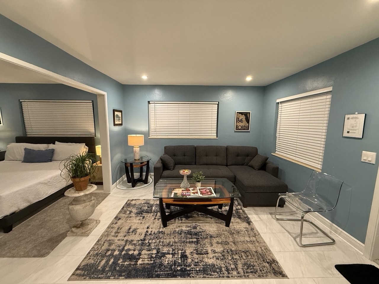 OPEN-LAYOUT 1-BEDROOM STUDIO APARTMENT Image
